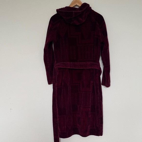 Pendleton Deep Red Robe - Picture 3 of 4